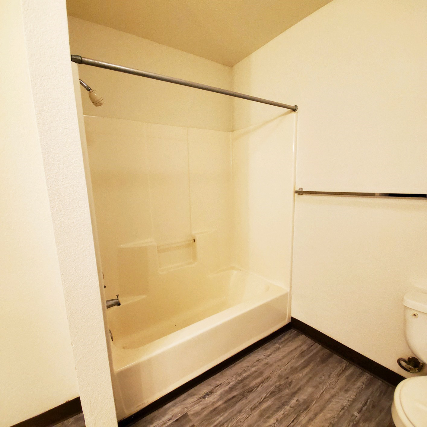 Image of toilet, towel rack, and tub